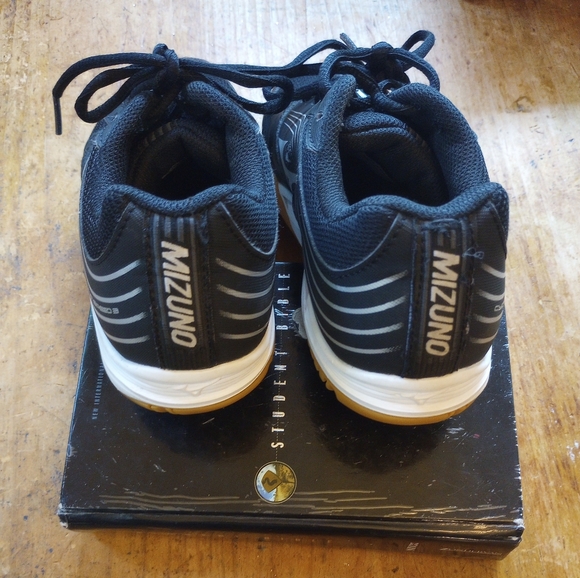 Mizuno Women's Sneakers - Picture 4 of 6